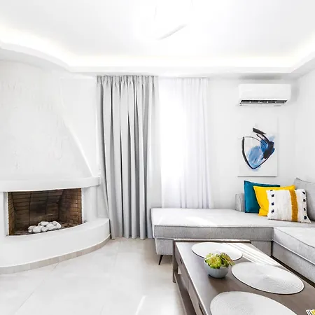 Elegant Seaside Apartment *