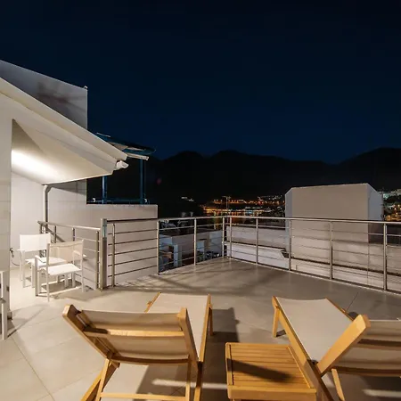 Elegant Seaside Apartment